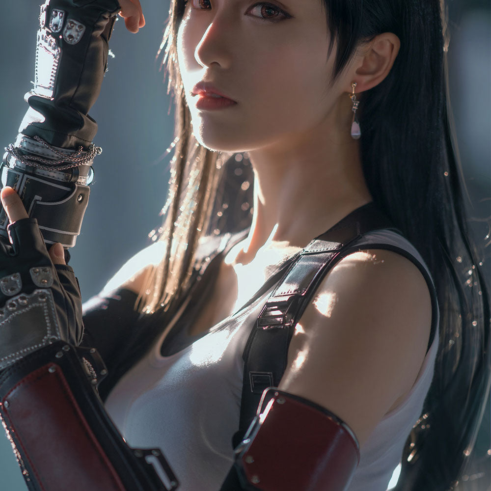 High Quality Final Fantasy 7 Tifa Lockhart 100% Cosplay Costume with Accessories